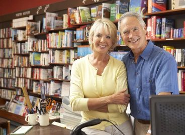 bigstock-Couple-running-bookshop-13904324 bigstock-Couple-running-bookshop-13904324